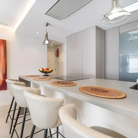 Elegant Beachside Daire