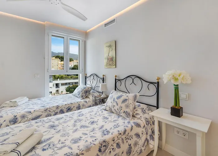 Elegant Beachside *