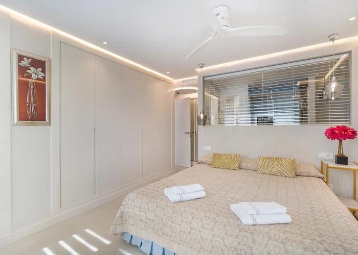 Elegant Beachside