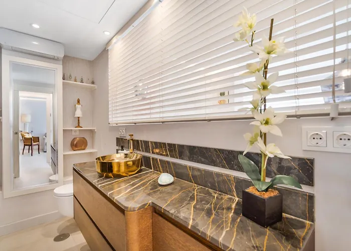 Elegant Beachside Daire *