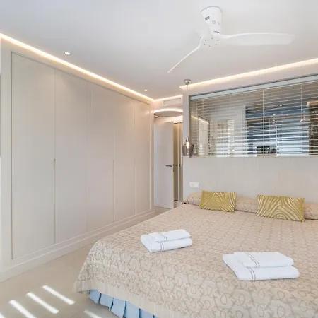 Elegant Beachside
