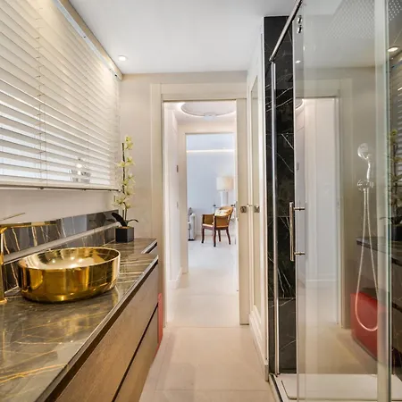 Elegant Beachside *