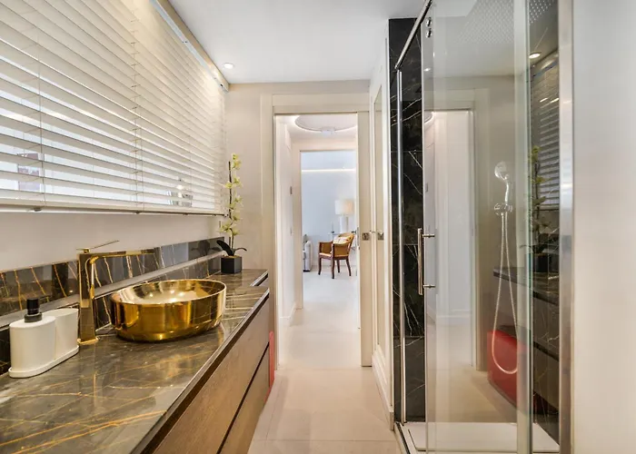 Elegant Beachside *